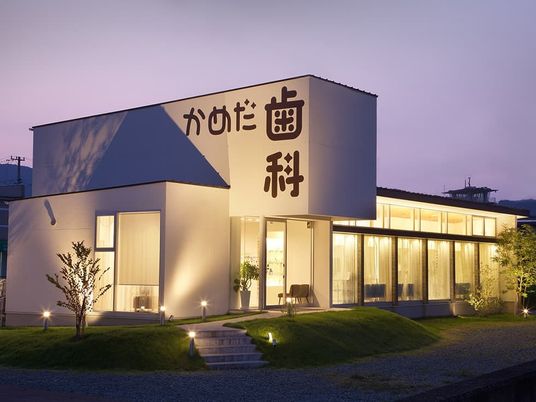 夕景の外観  