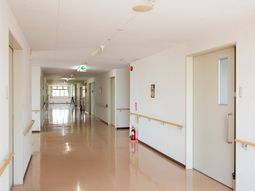 明るく清潔な廊下