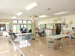 明るい共用スペースの風景