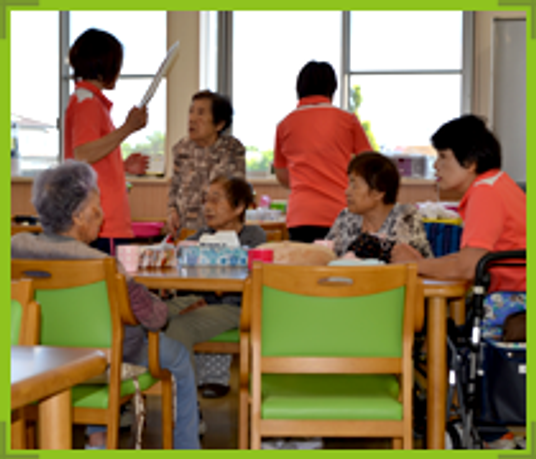 車椅子利用者もいるリビング