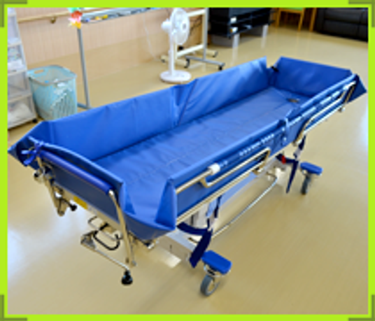 移動式のベッド機能訓練室  