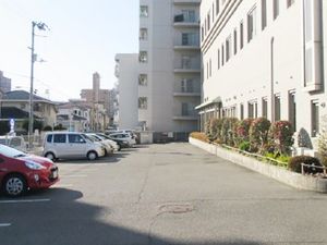 建物前の駐車スペース  