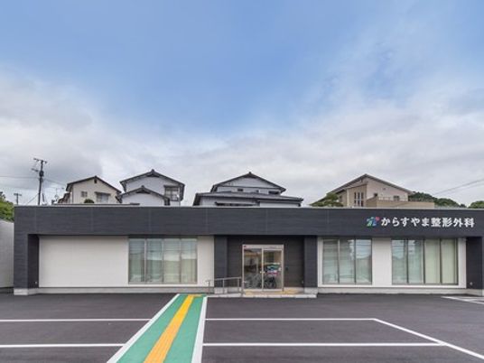 建物正面の外観  