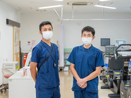 スタッフ2人の訓練室  
