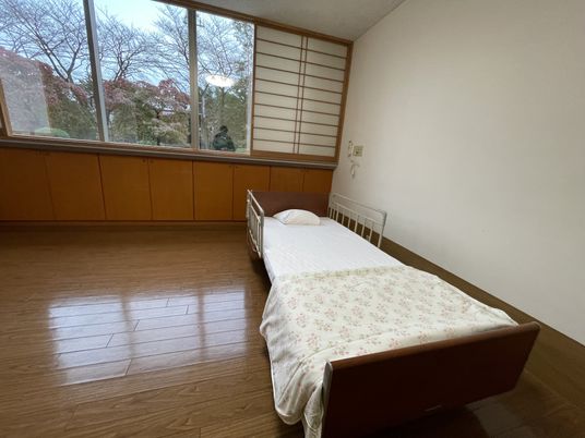 広々とした明るい居室