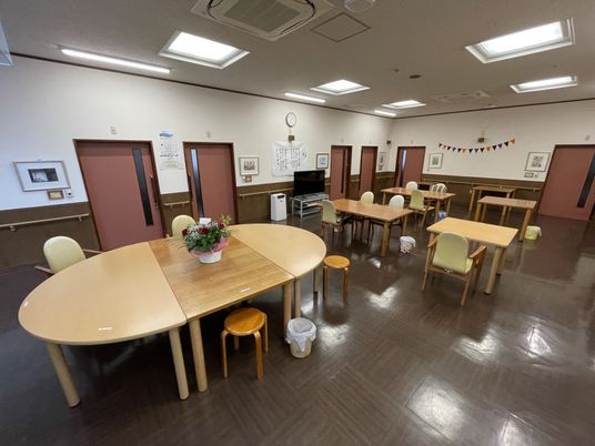 ゆったりとした食堂