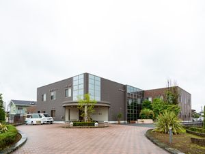 モダンな建物の外観
