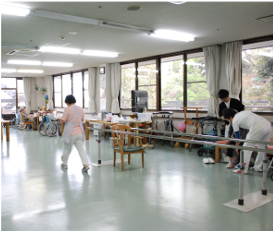 光が差し込む機能訓練室