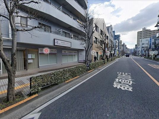道路沿いの施設外観  