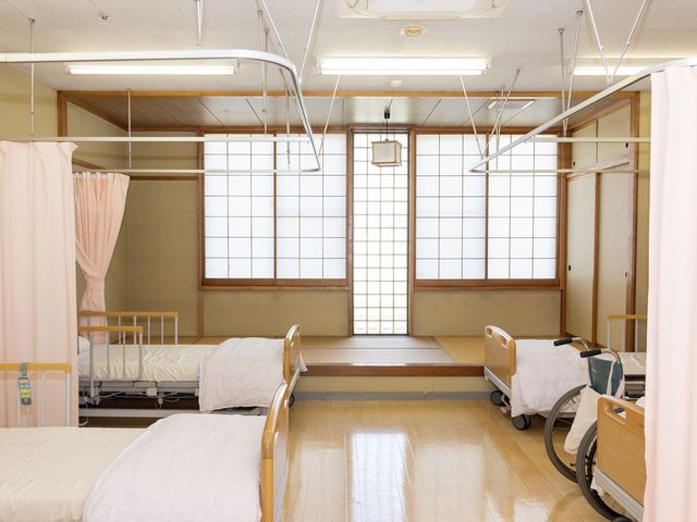 和の心地よい居室 居室 自然光が差し込む和の居室では、快適に過ごせます。介護が必要な方に優しい設計です。