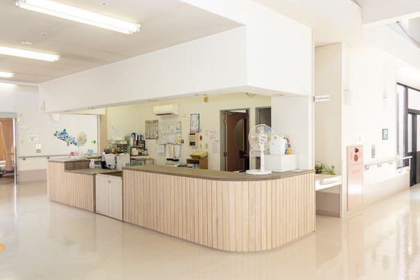 スタッフが働く受付
