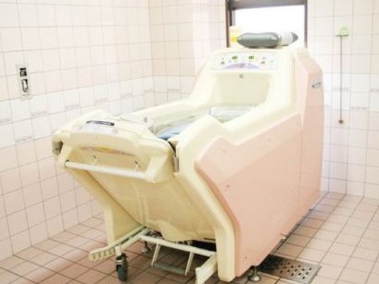 入浴用機器のある浴室  
