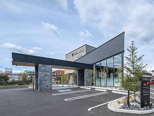 モダンな外観の建物  
