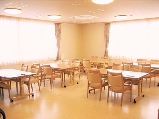 明るい空間の食堂