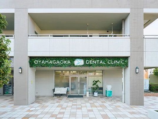 建物正面の外観  