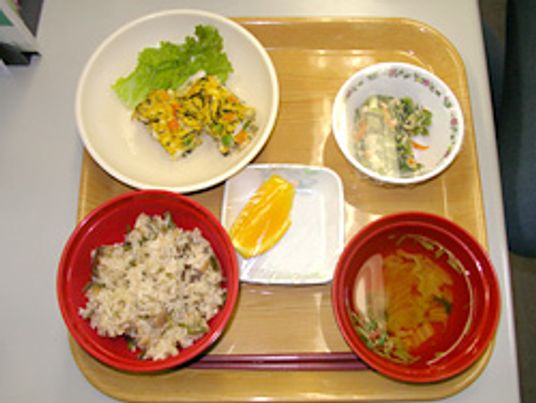 色とりどりの食事