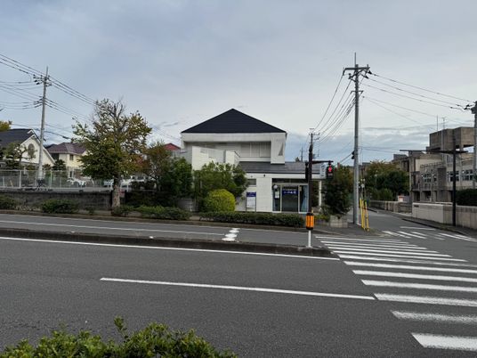 住宅街の建物外観  