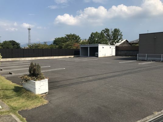 広い駐車場  
