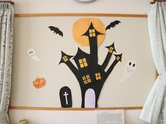 ハロウィン飾りの掲示物