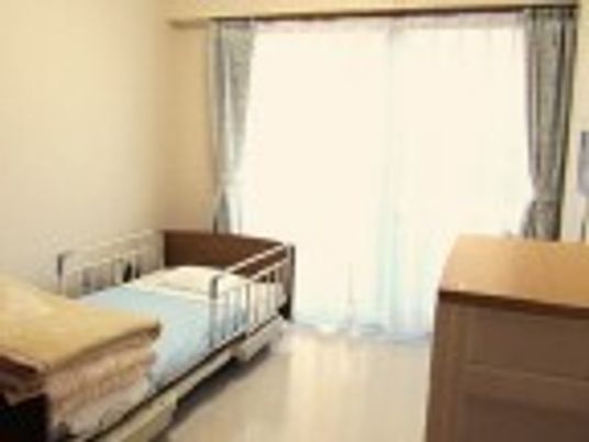 明るい個室の居室