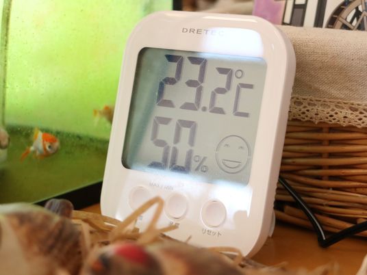 温湿度計と観賞魚