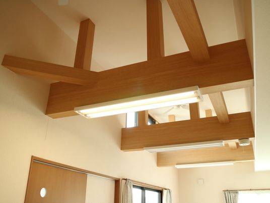 モダンな居室の天井