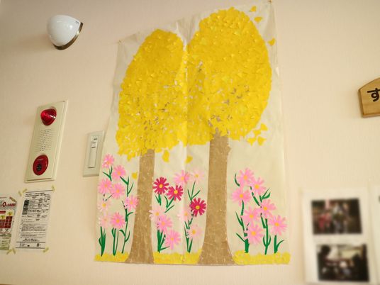 壁に掲示された手作りアート