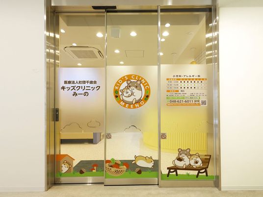明るい出入口の引き戸