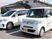 送迎車が並ぶ駐車場  