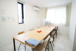 会議スペースの室内