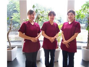 スタッフ3人のロビー  