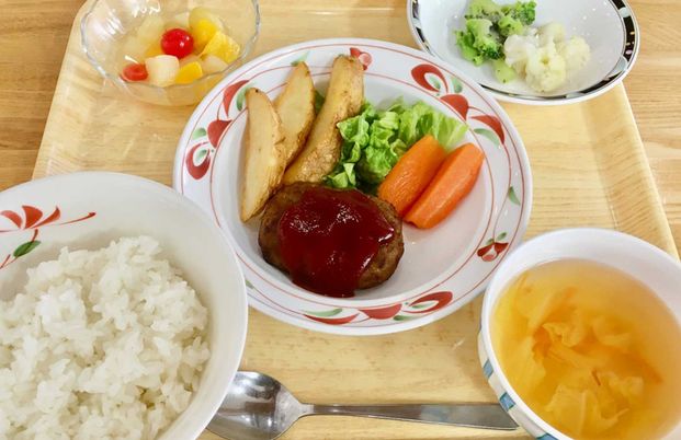 お食事の盛り付け