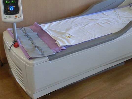 介護用ベッドの居室  