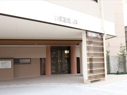 建物正面のエントランス  