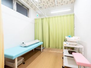 機能訓練室のベッド  