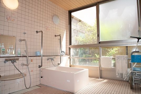 広く清潔な浴室