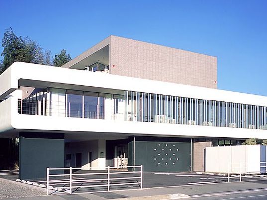 モダンな建物の外観  