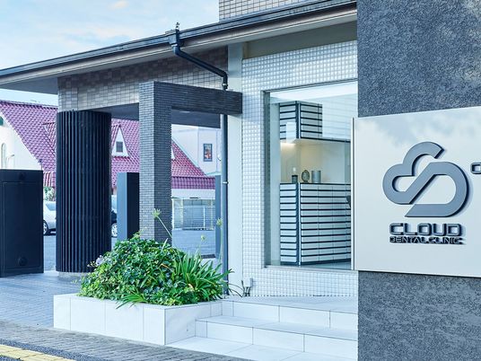 施設の外観と看板  