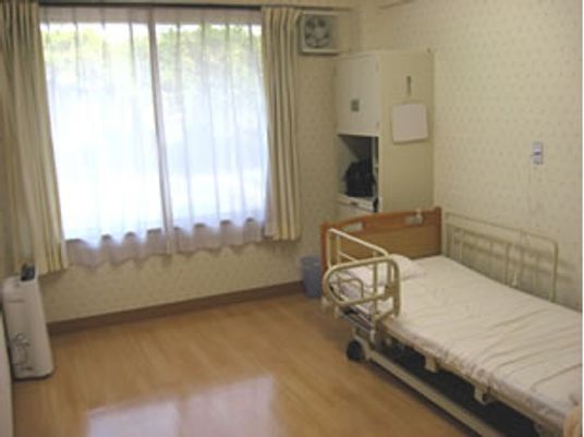 窓辺の明るい居室