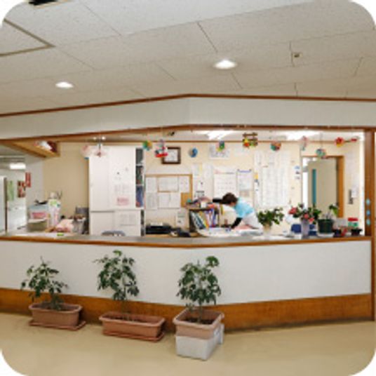 スタッフが勤務するフロント
