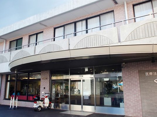 建物正面の外観  