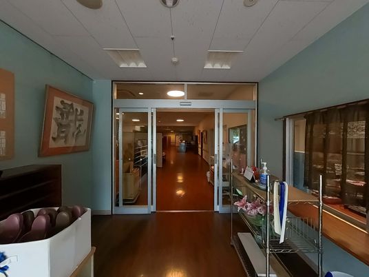 落ち着いた雰囲気の廊下