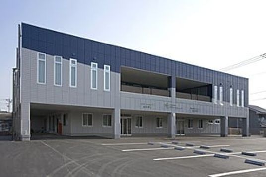 モダンな建物の外観