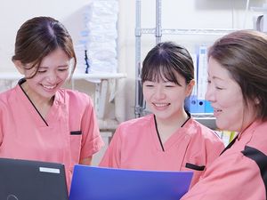 スタッフで確認する様子  