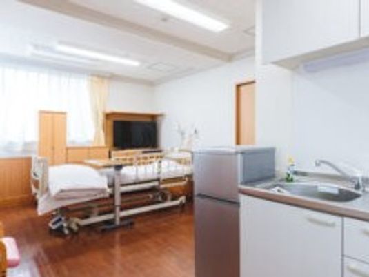 明るい居室の洗面台  