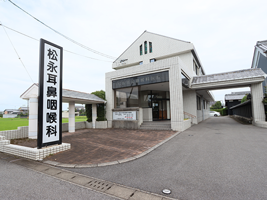 建物正面の外観  
