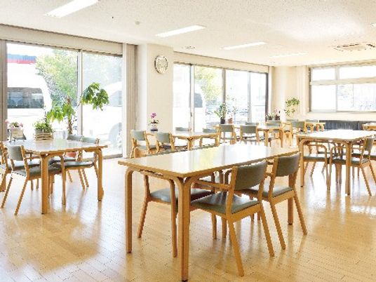 明るい食堂の室内  