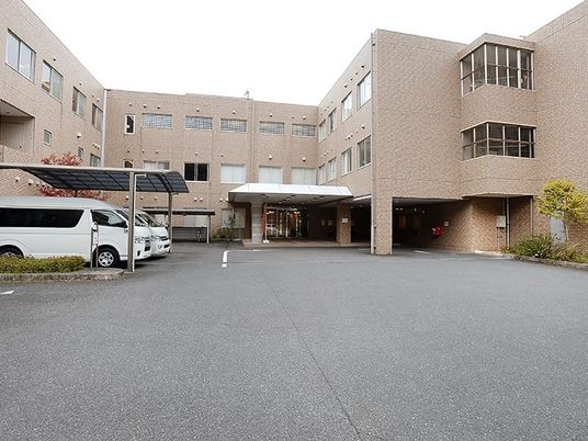 建物正面の外観  