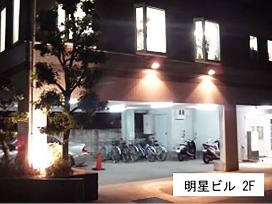 建物外観夜景  