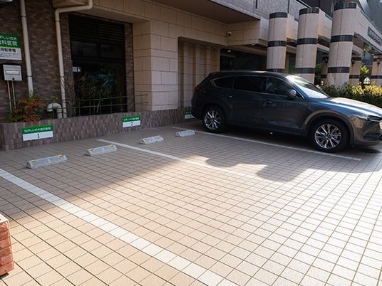 車寄せのある外観  